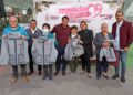 Entrega Omar Muñoz chamarras en la cabecera municipal con el programa un apapacho al corazón