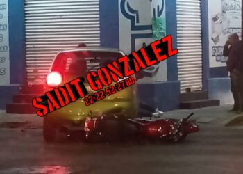 Muere motociclista al ser embestido por una conductora en estado de ebriedad en Puebla capital.