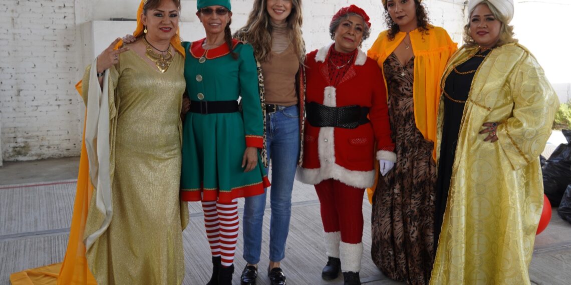 DIF municipal en colaboración con Red MUCPAZ entrega juguetes y ropa a niñas y niños