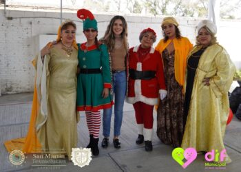 DIF municipal en colaboración con Red MUCPAZ entrega juguetes y ropa a niñas y niños