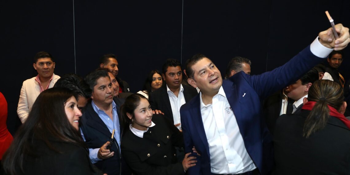 Servidores del pueblo con enfoque humanista, para una administración eficiente: Armenta