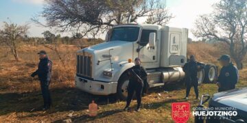 En acciones efectivas, policías municipales de Huejotzingo aseguran dos vehículos con reporte de robo