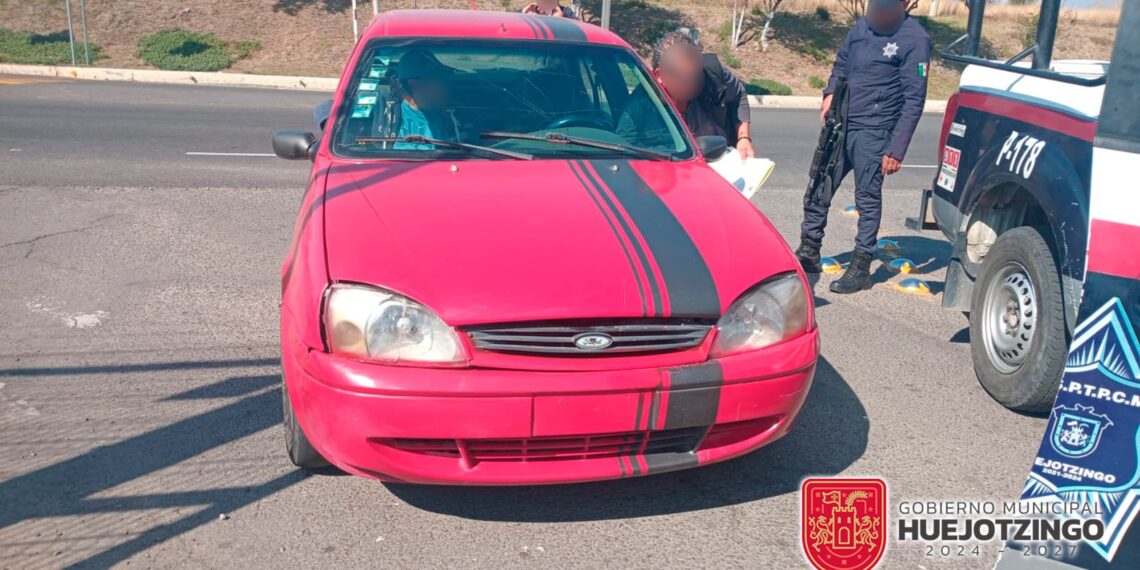 Huejotzingo Seguro: Policías municipales recuperan vehículo con reporte de robo