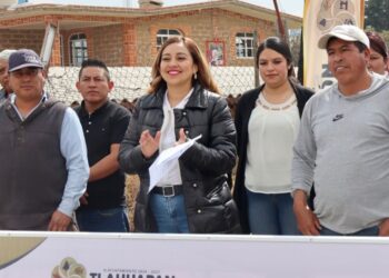 Rosy Díaz da banderazo de inicio de la primera etapa de rehabilitación de drenaje y agua potable en la calle Independencia