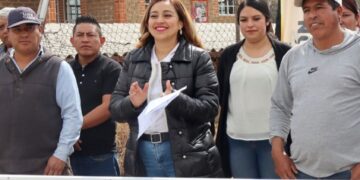 Rosy Díaz da banderazo de inicio de la primera etapa de rehabilitación de drenaje y agua potable en la calle Independencia