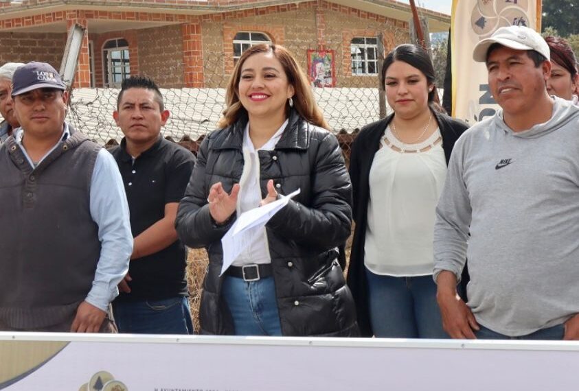 Rosy Díaz da banderazo de inicio de la primera etapa de rehabilitación de drenaje y agua potable en la calle Independencia