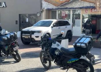 Detienen a dos sujetos armados en la Avenida Juárez.