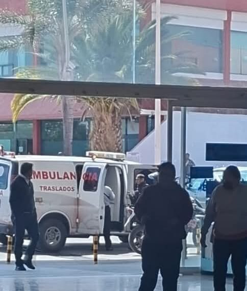 Un saldo de una persona lesionada luego de que al  menos tres hombres armados asaltaron a los cuentahabientes del Banco BBVA Texmelucan