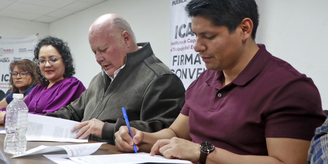 Firma Omar Muñoz  convenio de colaboración con el ICATEP