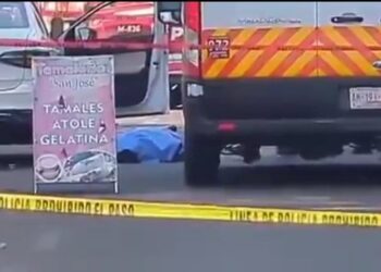 En presunto asalto a una camioneta de valores se desató balacera dejando como saldo un muerto y un herido en Puebla capital.