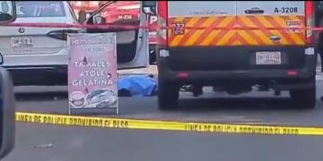 En presunto asalto a una camioneta de valores se desató balacera dejando como saldo un muerto y un herido en Puebla capital.