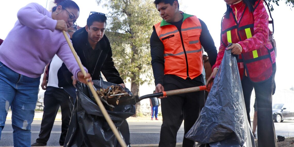 Omar Muñoz se une a las faenas de limpieza del mandatario Alejandro Armenta