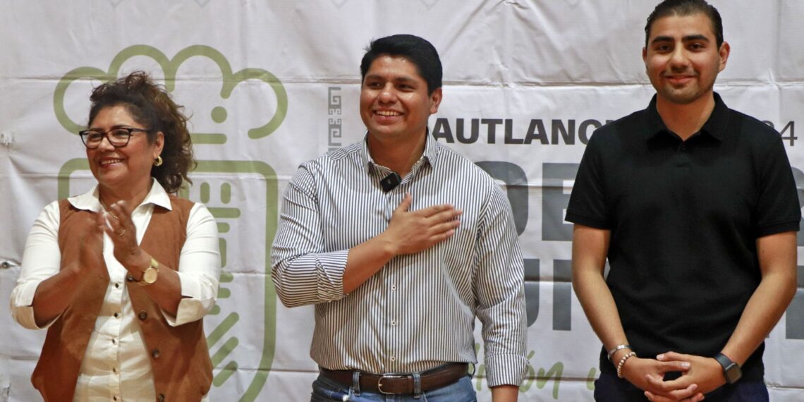 Presenta SMDIF al equipo de cachibol «Leones de Cuautlancingo»