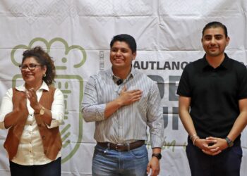Presenta SMDIF al equipo de cachibol «Leones de Cuautlancingo»