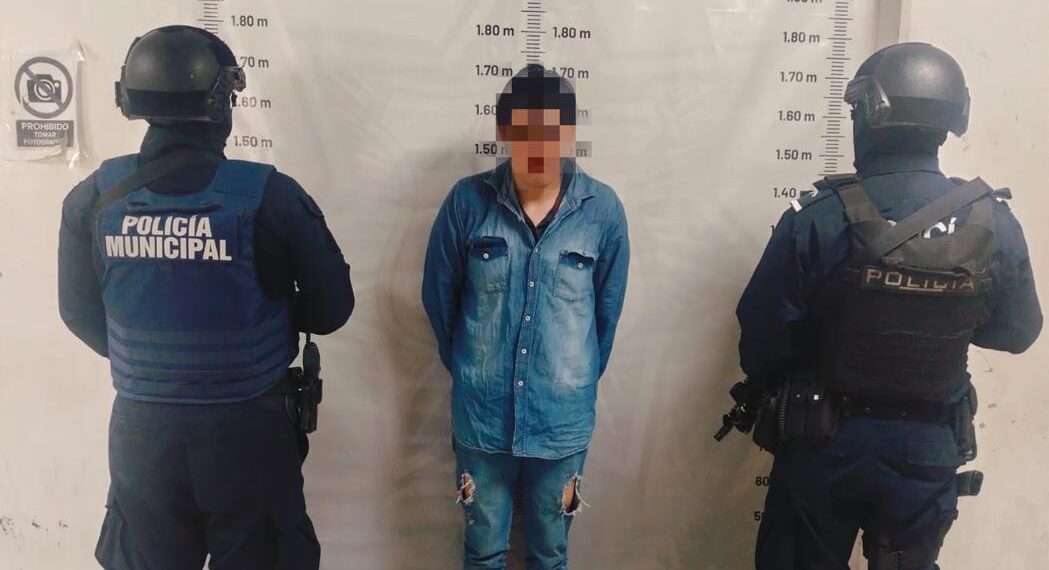 Policía Municipal de Cuautlancingo detiene a un hombre por actitud agresiva y detentación de vehículo robado