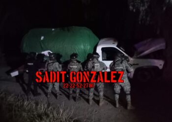Persecución con balacera termina en la recuperación de una pipa robada en Tecamachalco.