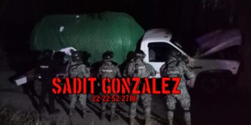 Persecución con balacera termina en la recuperación de una pipa robada en Tecamachalco.
