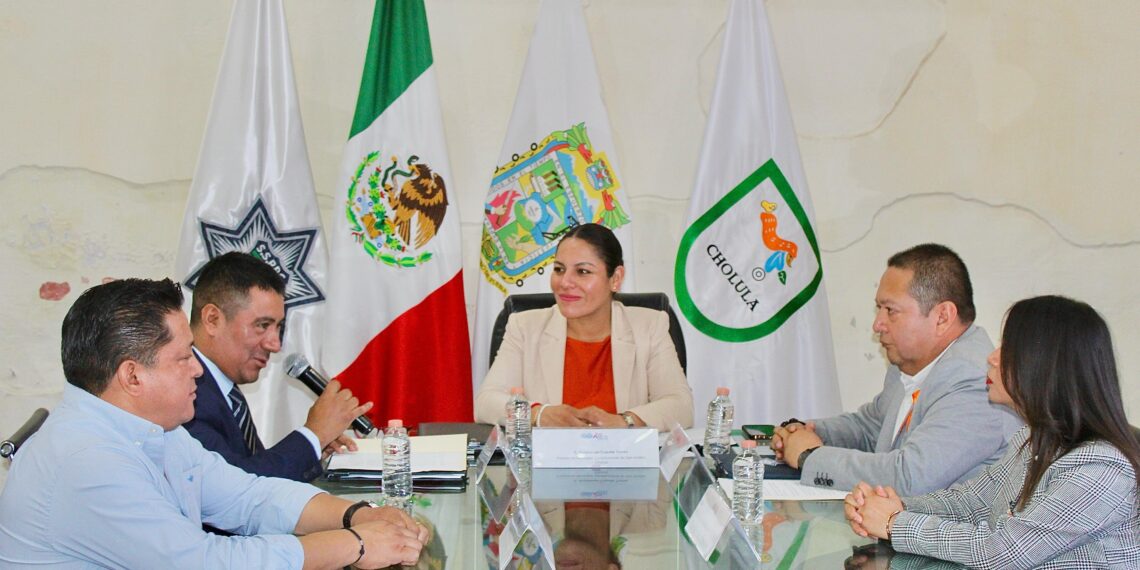 Lupita Cuautle firma convenio de colaboración en beneficio de la Policía de San Andrés Cholula