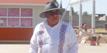 Supervisa Severiano de la Rosa construcción de domos en escuelas de Amozoc.