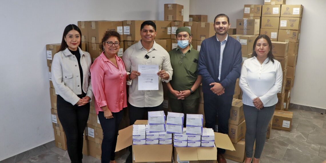 Omar Muñoz y Tere Alfaro refuerzan los servicios de salud del SMDIF