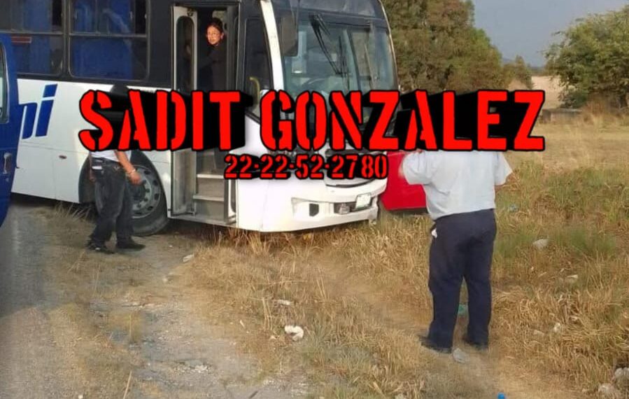 2 lesionados deja aparatoso accidente en San Agustin Tlaxco.