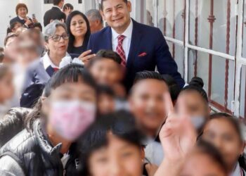 Un regreso con historia: El Gobernador Alejandro Armenta visita su alma máter