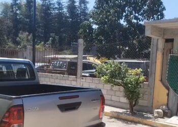 Muere joven mecánico al caerle encima un carro que estaba reparando en Xicotepec.