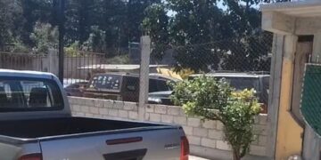 Muere joven mecánico al caerle encima un carro que estaba reparando en Xicotepec.