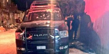 Enfrentamiento entre grupo armado y policías municipales deja dos uniformados muertos en la colonia del Valle.