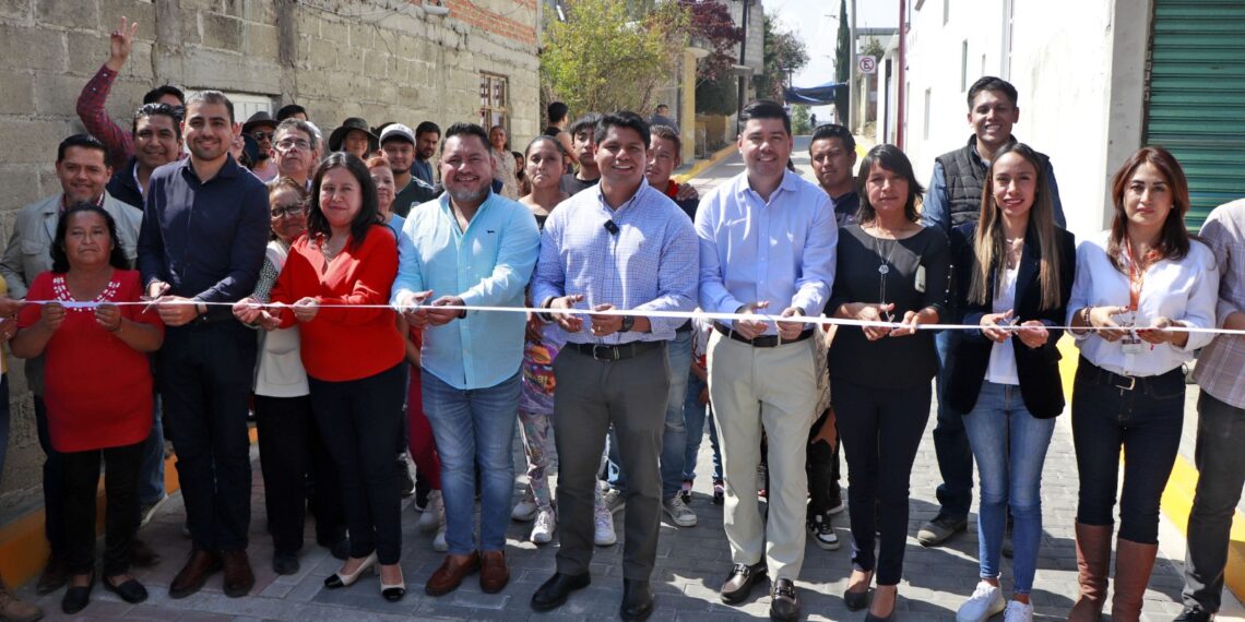 Inaugura Omar Muñoz segunda obra de pavimentación en Sanctorum