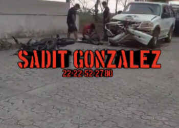 Motociclista resulta gravemente lesionado, tras un aparatoso accidente en Hueytamalco.