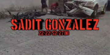 Motociclista resulta gravemente lesionado, tras un aparatoso accidente en Hueytamalco.