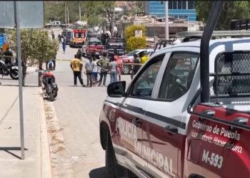Violento asalto deja un muerto y dos personas heridas en Tehuacán.