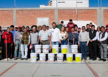 “Coloreando la educación”, un esfuerzo de Roberto Solís para transformar las escuelas de huejotzingo