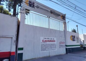 Clausuran temporalmente ocho Centros de Verificación Vehicular en Puebla por incumplir normativas ambientales