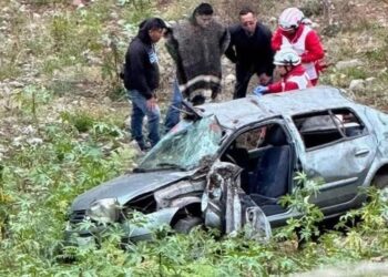 Aparatoso accidente cobra la vida de una persona y 3 lesionados en acatlán.