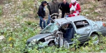 Aparatoso accidente cobra la vida de una persona y 3 lesionados en acatlán.