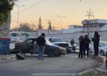 Un hombre que iba de acompañante dentro de un vehículo perdió la vida tras el choque contra un objeto fijo a la altura de la pepsi.