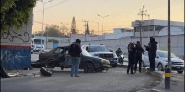 Un hombre que iba de acompañante dentro de un vehículo perdió la vida tras el choque contra un objeto fijo a la altura de la pepsi.