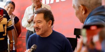 Celebra Ignacio Mier acuerdo entre empresarios y gobierno para poner un tope al precio de la gasolina