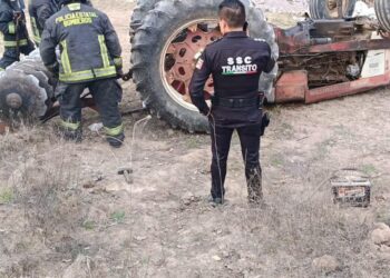 Muere hombre al caerle su tractoe encima en Amozoc.