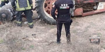 Muere hombre al caerle su tractoe encima en Amozoc.