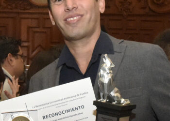Marcos Ariel Leiva Vasconcellos, ganador del Premio a Mejor Tesis de Posgrado 2024 por su investigación en robótica emocional