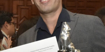 Marcos Ariel Leiva Vasconcellos, ganador del Premio a Mejor Tesis de Posgrado 2024 por su investigación en robótica emocional