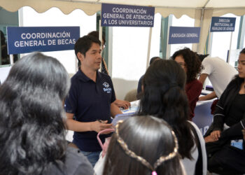 BUAP instala Módulos de Atención para orientar a estudiantes sobre servicios y programas institucionales