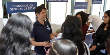 BUAP instala Módulos de Atención para orientar a estudiantes sobre servicios y programas institucionales