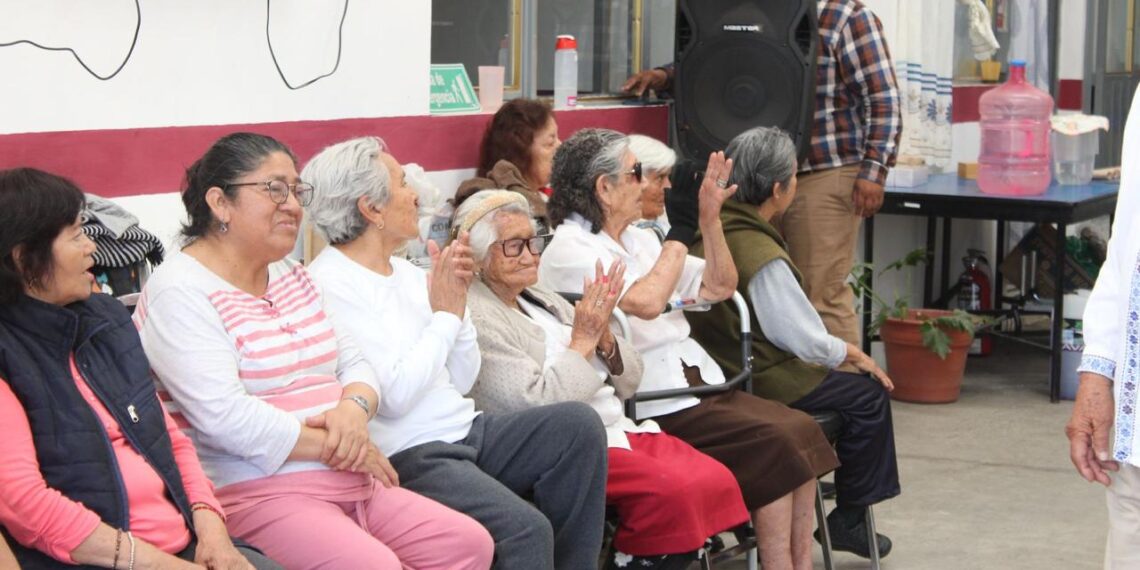 Actividades artísticas vincula la UTH y DIF municipal en Huejotzingo con clase de danzón para adultos mayores