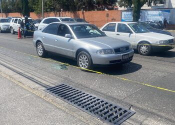 Violento asalto deja un hombre baleado en Puebla capital.