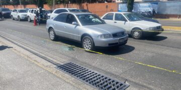 Violento asalto deja un hombre baleado en Puebla capital.