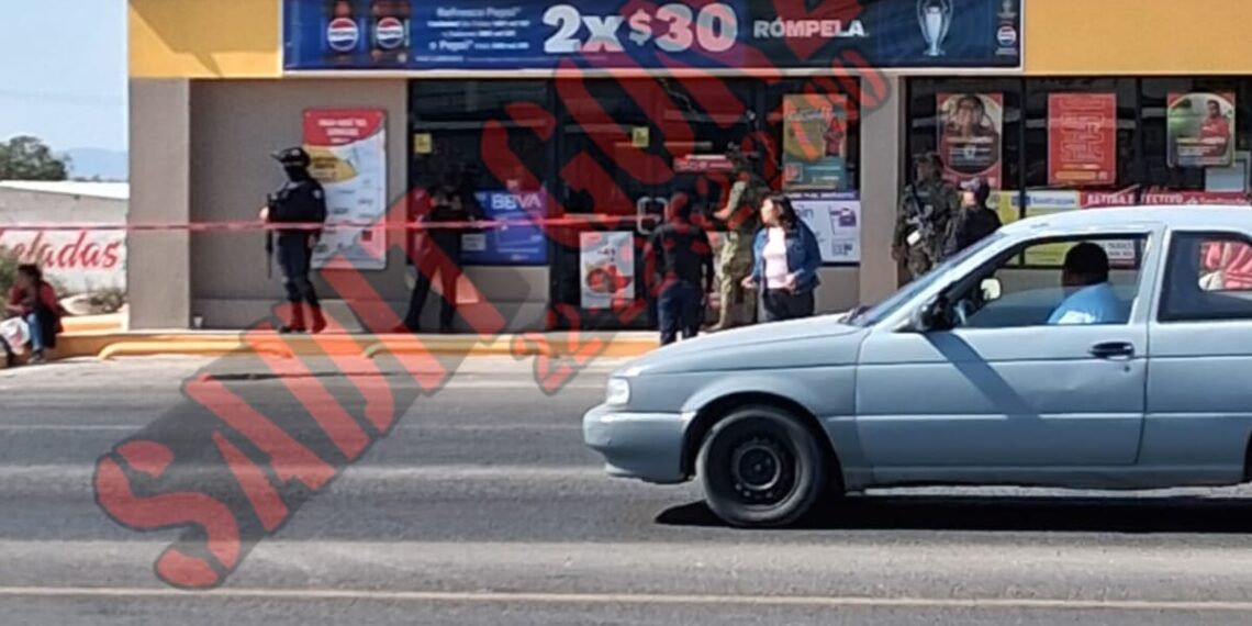 Lo balean en la pierna dentro del Oxxo de Cuapixatla para robarle su camioneta.